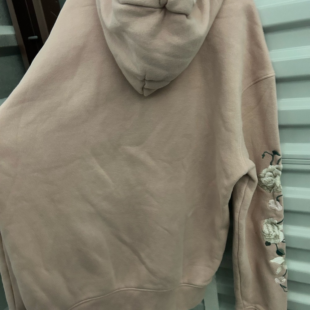 Hollister Light Pink Sweatshirt - Picture 8 of 9